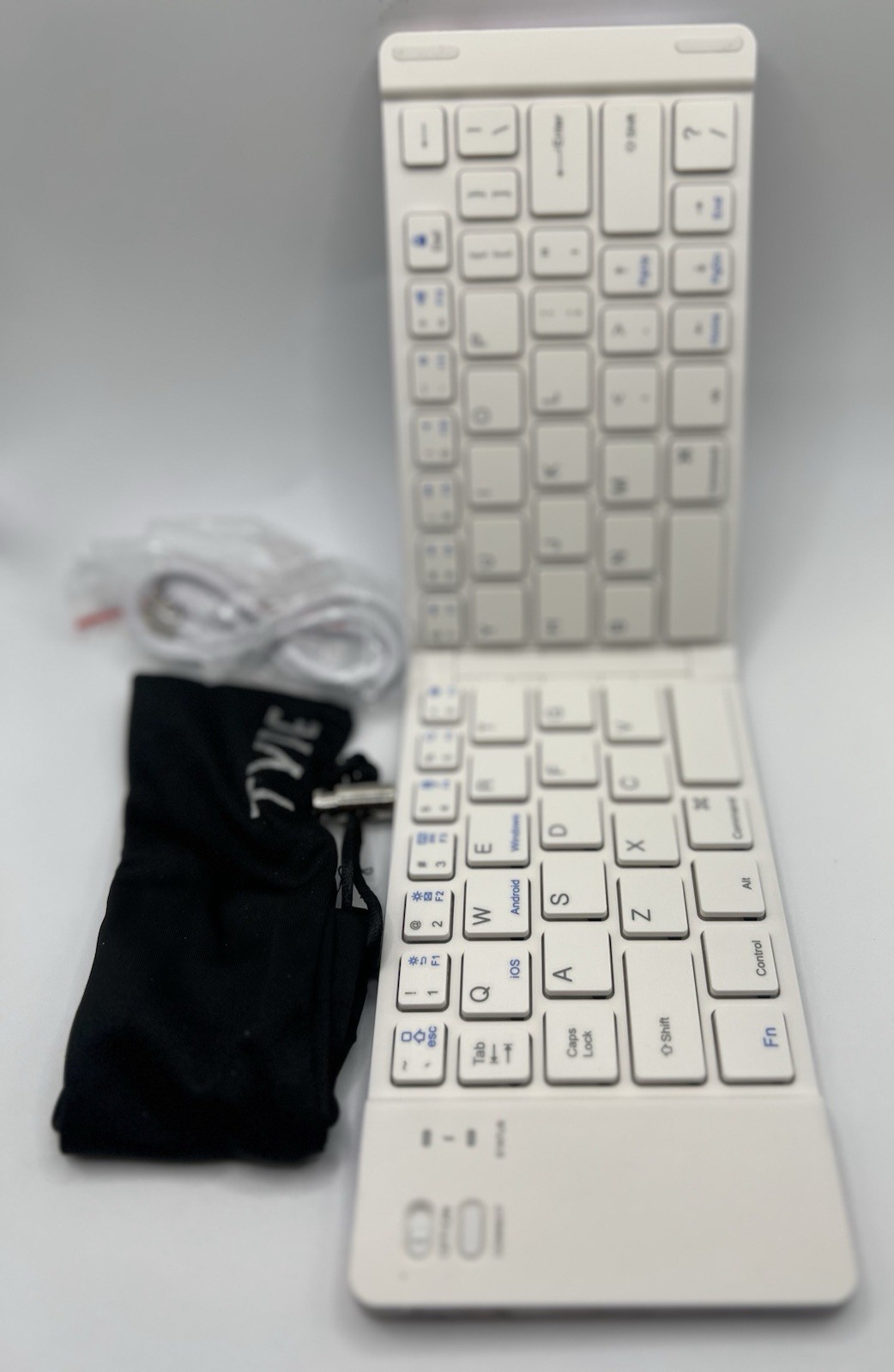 Fashionit Sleek Foldable Portable Wireless Bluetooth Keyboard