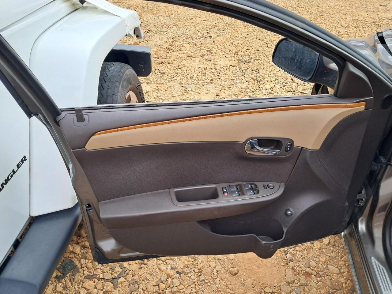 MALIBU 2010 Glove Box 4808760