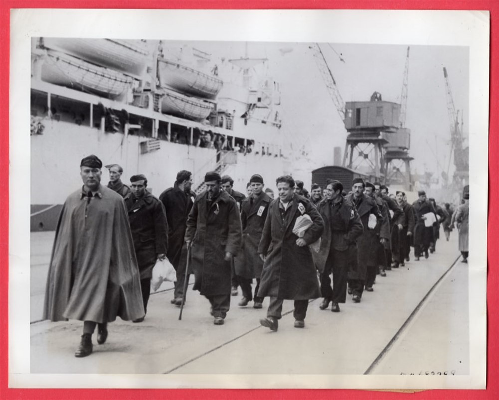 1943 409 Italian POWs to be Repatriated for British POWs 7x9 Original News Photo