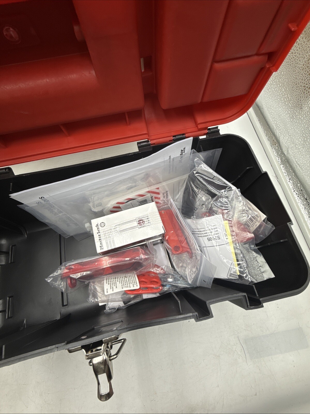 MASTER LOCK ED1457E410KABAS PORTABLE ELECTRICAL LOCK OUT KIT 780TD7