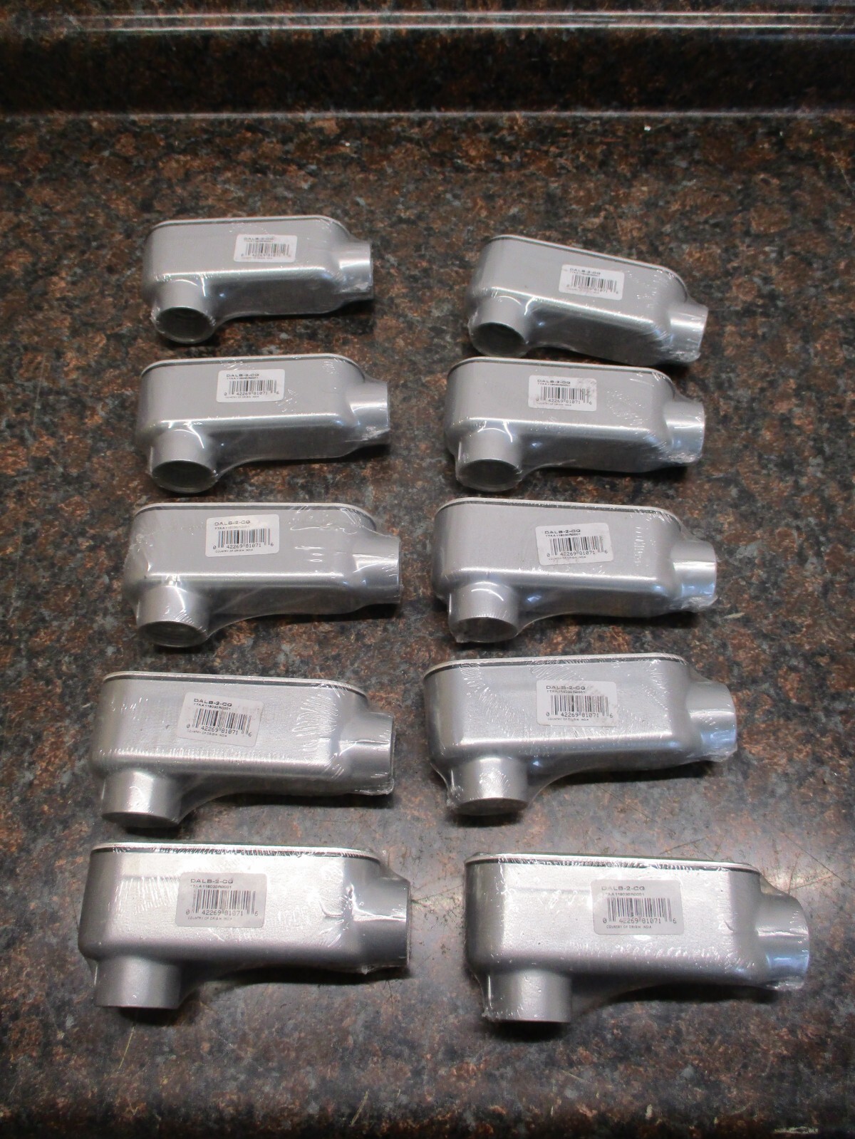 LOT OF 10 NEW  Red Dot 3/4in. DALB-2CG  LB Conduit Body with Cover / Gasket