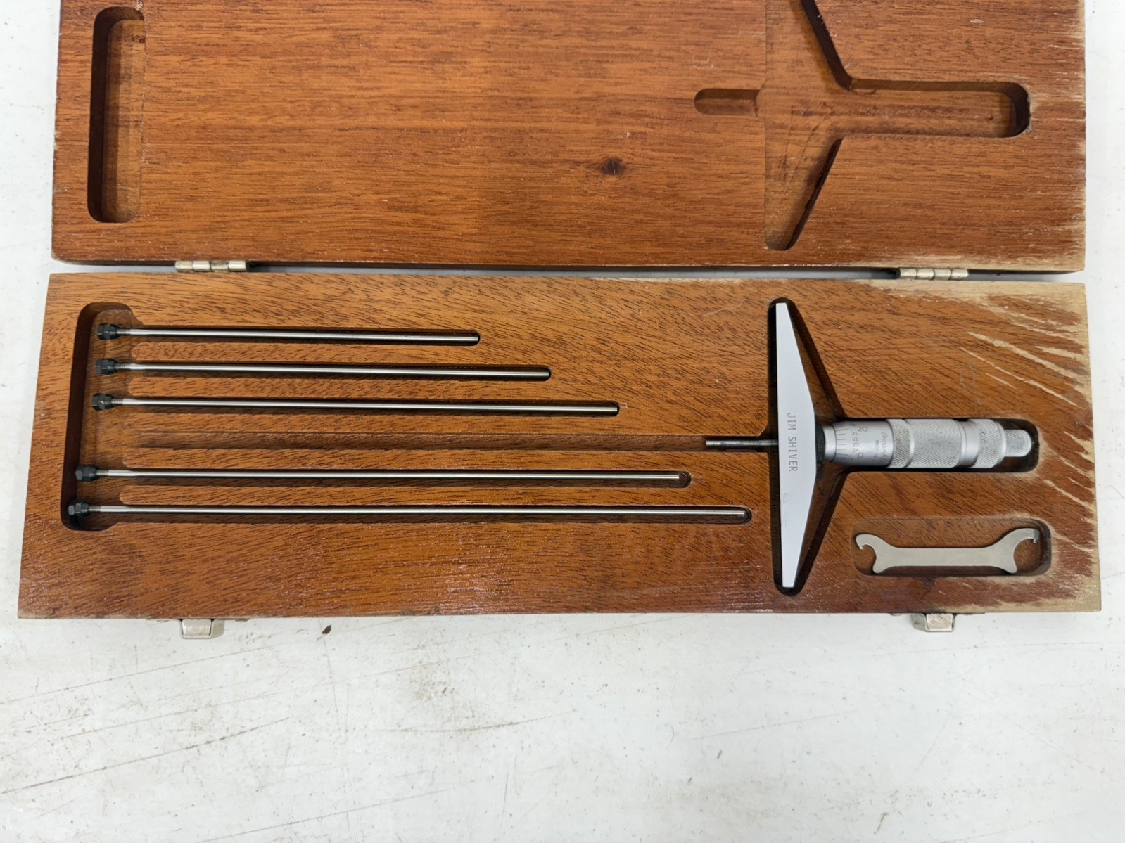 BROWN & SHARPE 0-6" DEPTH MICROMETER X .0001"