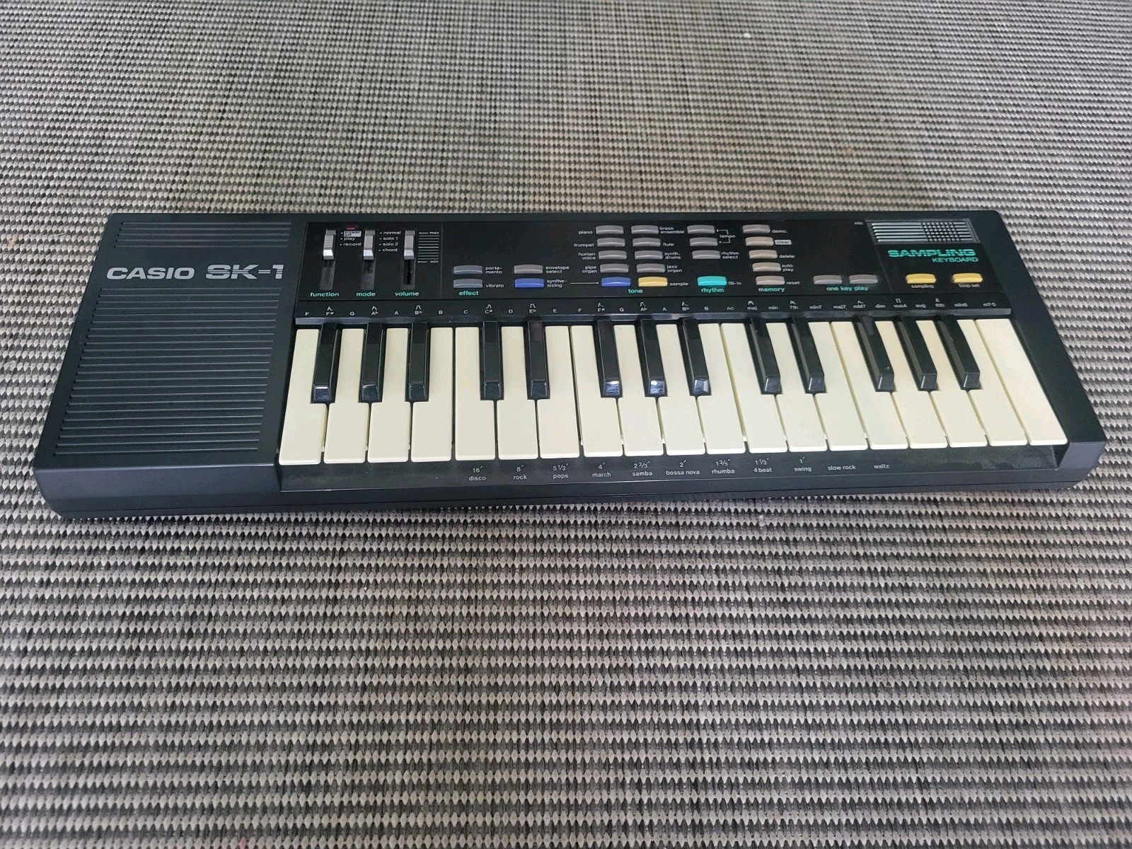 Casio SK-1 Vintage 32 Key Lo-Fi Sampling Electronic Keyboard Synthesizer Tested