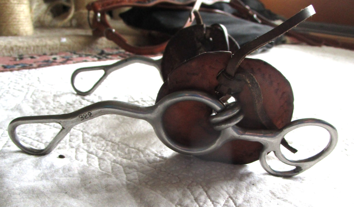 5" REINSMAN #322 WESTERN BIT WITH LEATHER BIT GUARDS, 3PC SMOOTH SNAFFLE STAGE B