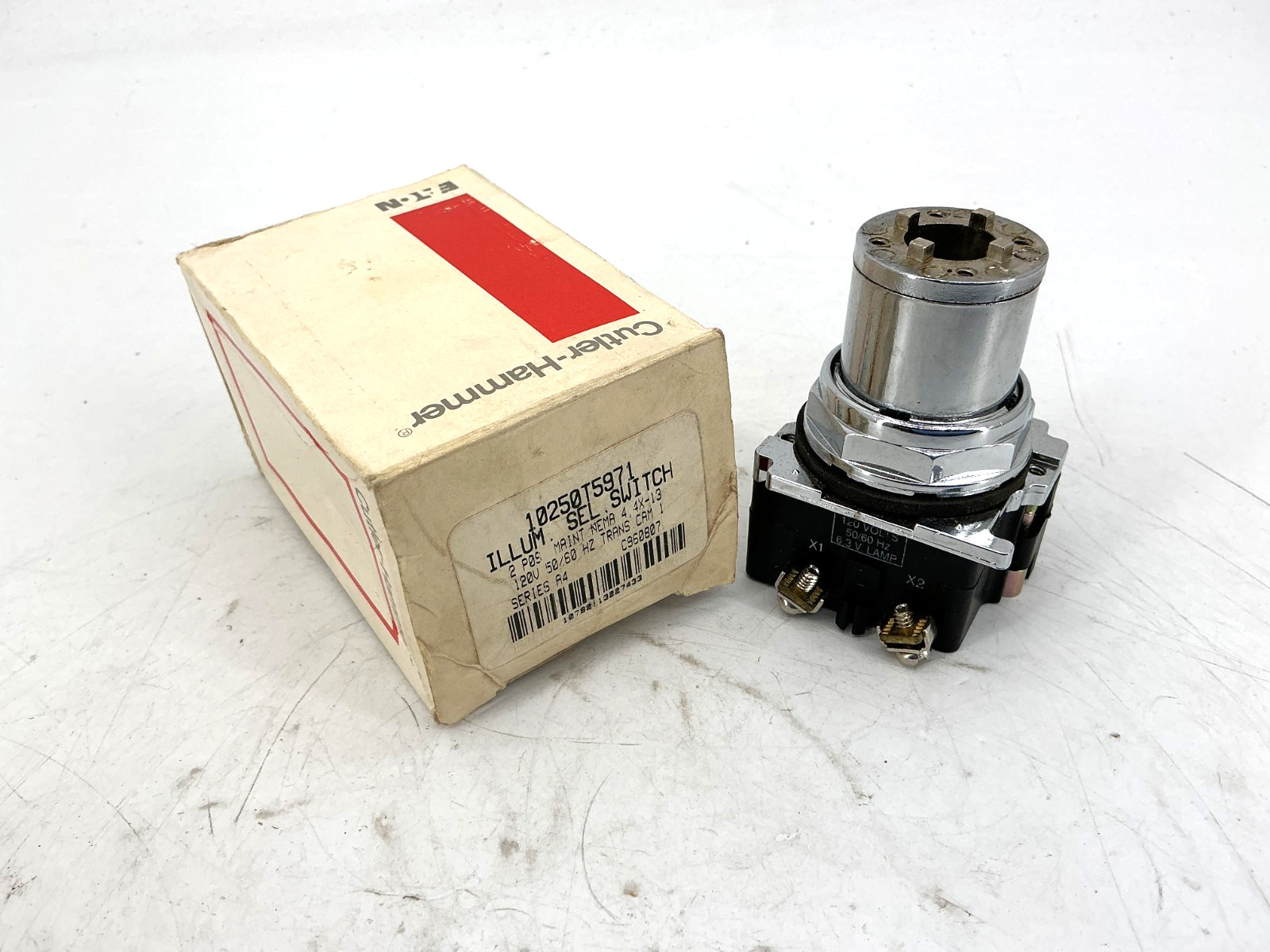 New Eaton Cutler-Hammer 10250T5971 Ser A4 Illum. Selector Switch 2P Maint 120V