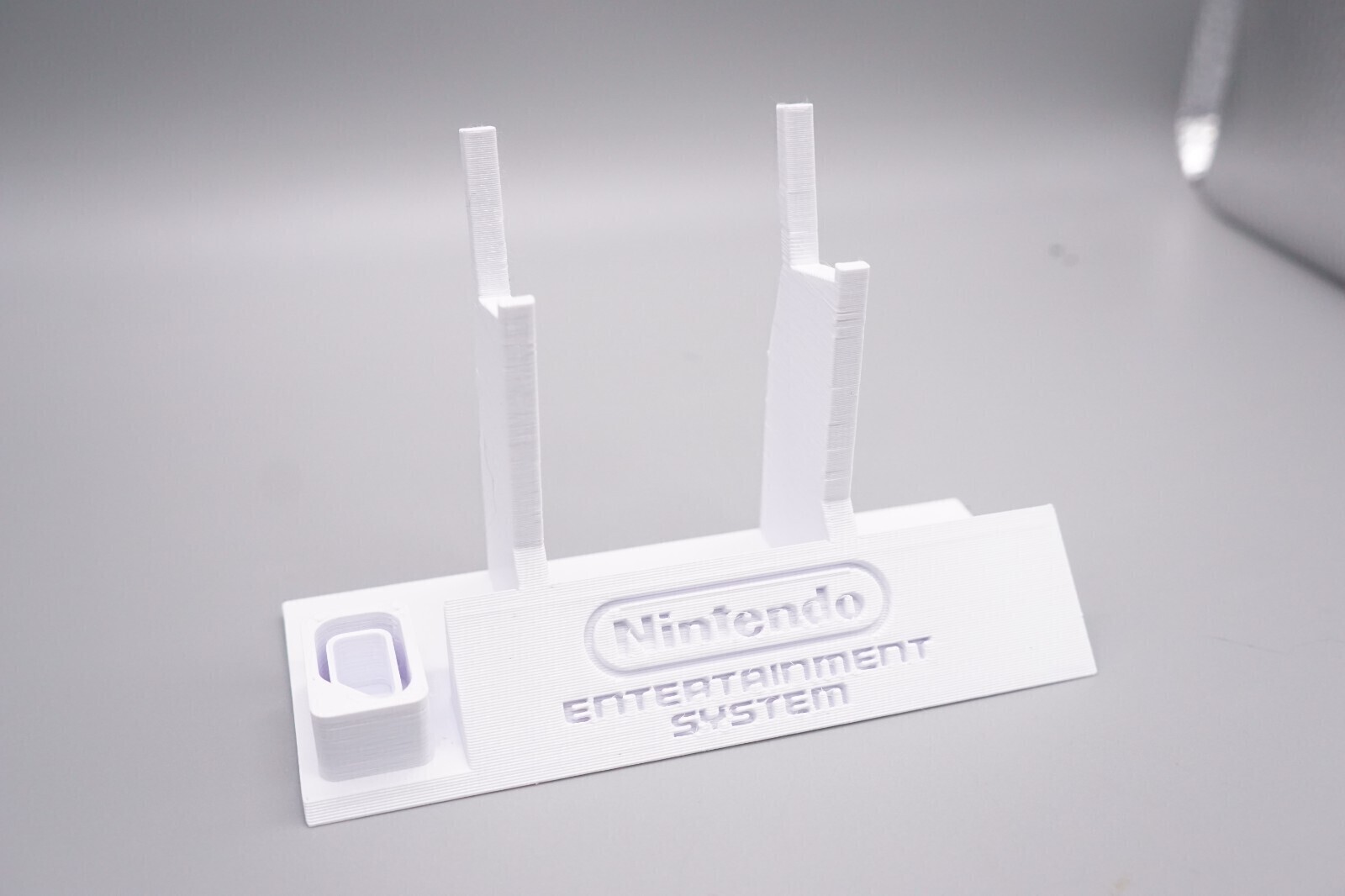 Controller Holder Display for NES Nintendo Entertainment Sys Controllers *White*