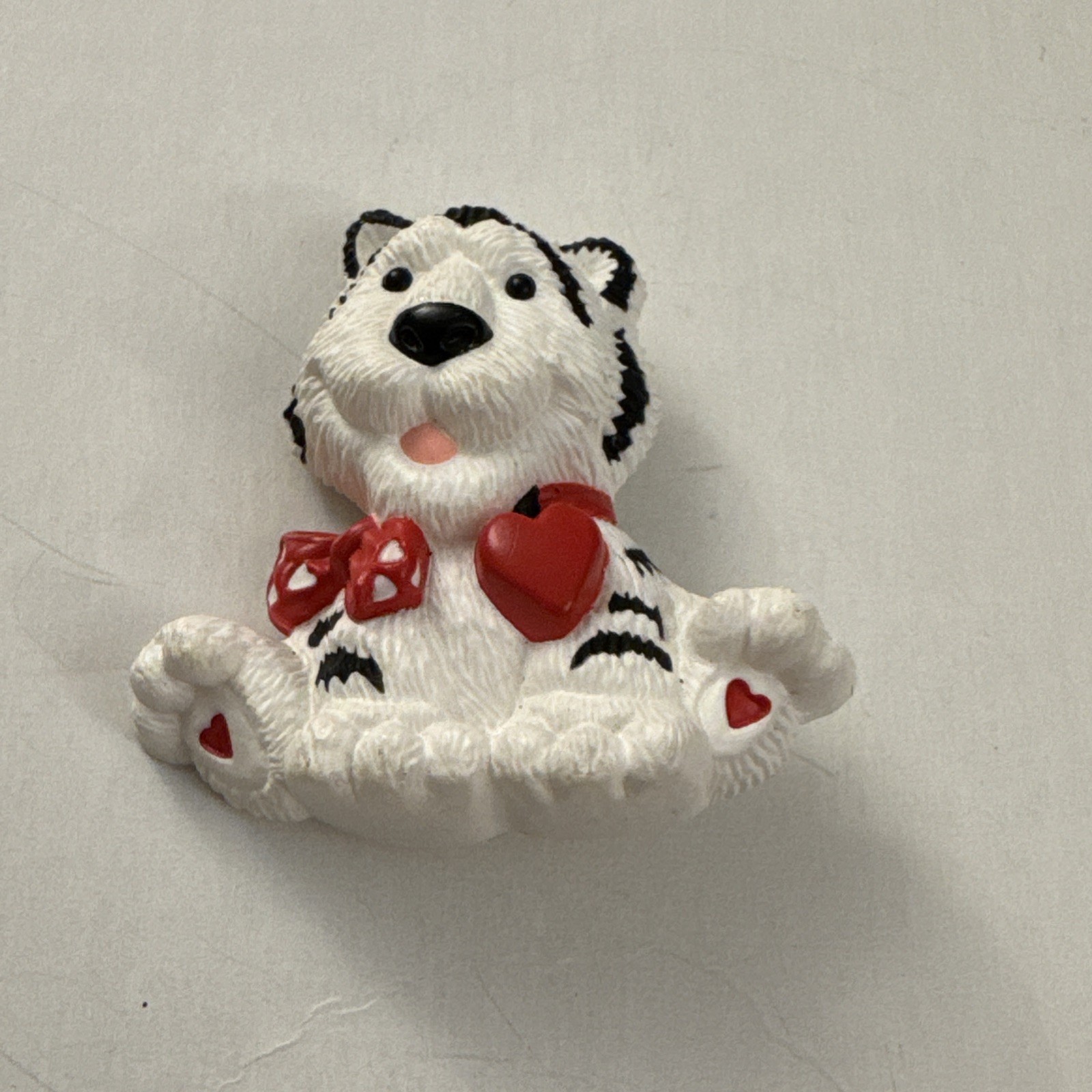 Hallmark Valentines Day Red Hearts Wild Animal White Tiger Pin MM51