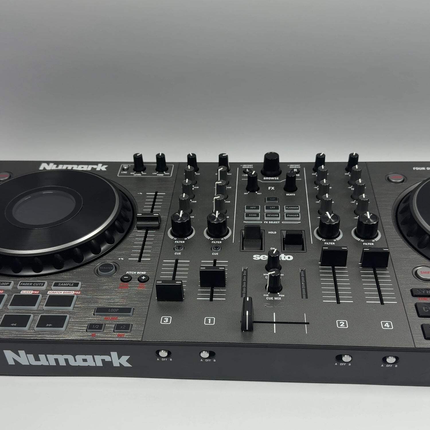 Numark Serato NS4FX 4-Channel All-In-One DJ System