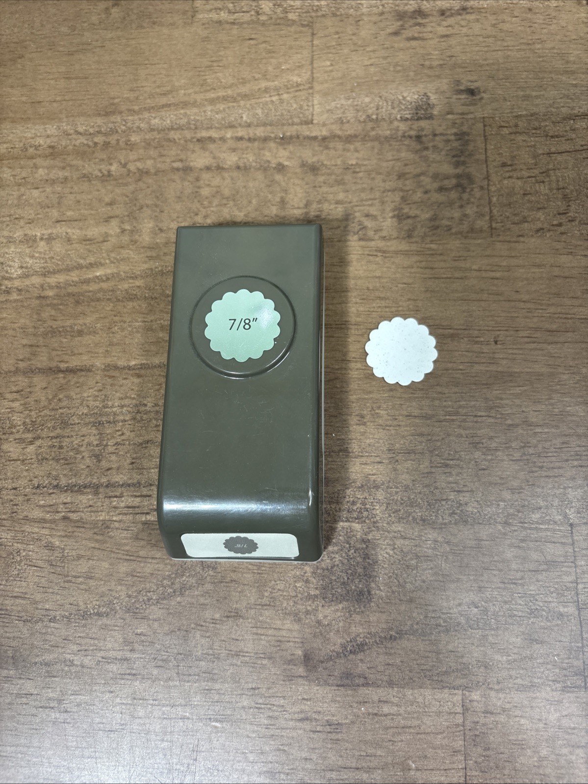 Stampin’ Up! 7/8” Scallop Circle Paper Punch Locking Slim Flat