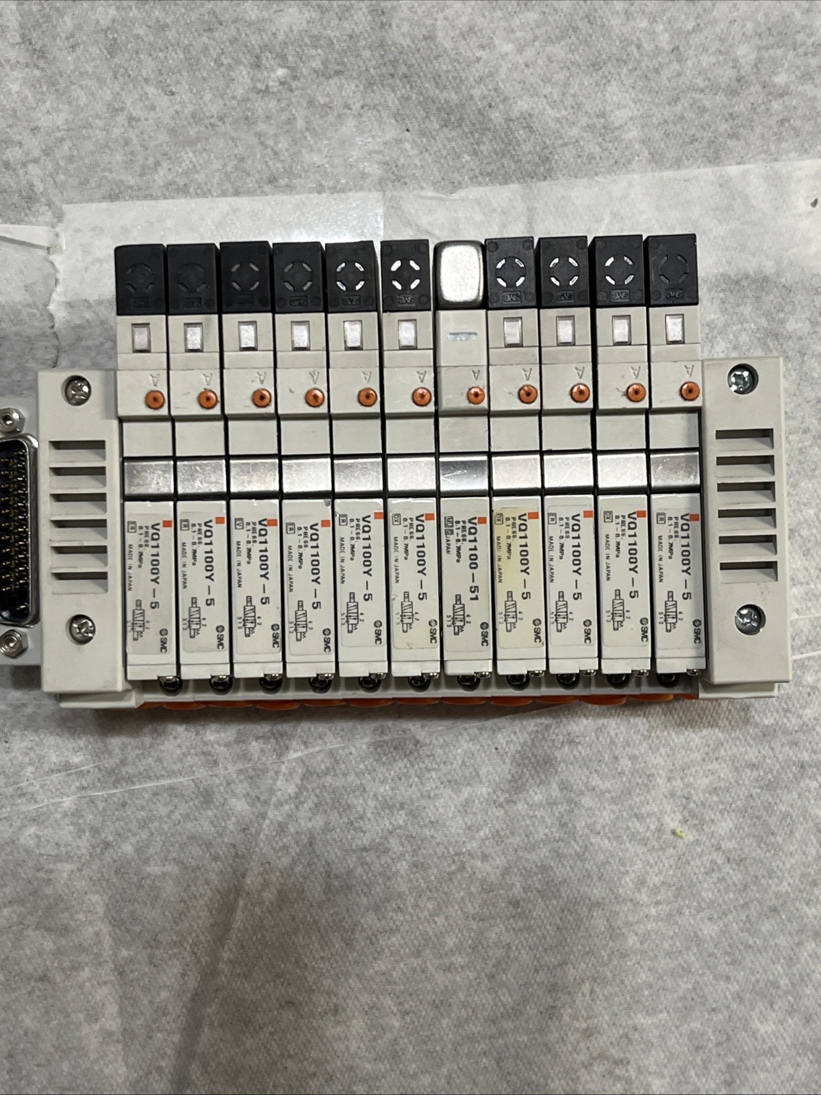 SMC 10 Of VQ1100Y-5 Manifold 1 Of VQ1100-51 Solenoid