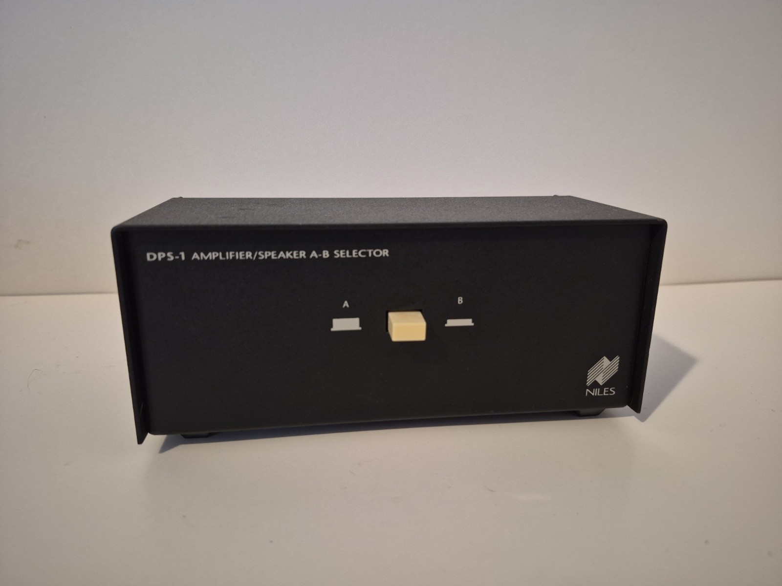 Niles DPS-1 Manual Speaker/Amplifier A-B Audio Selector Switch Untested