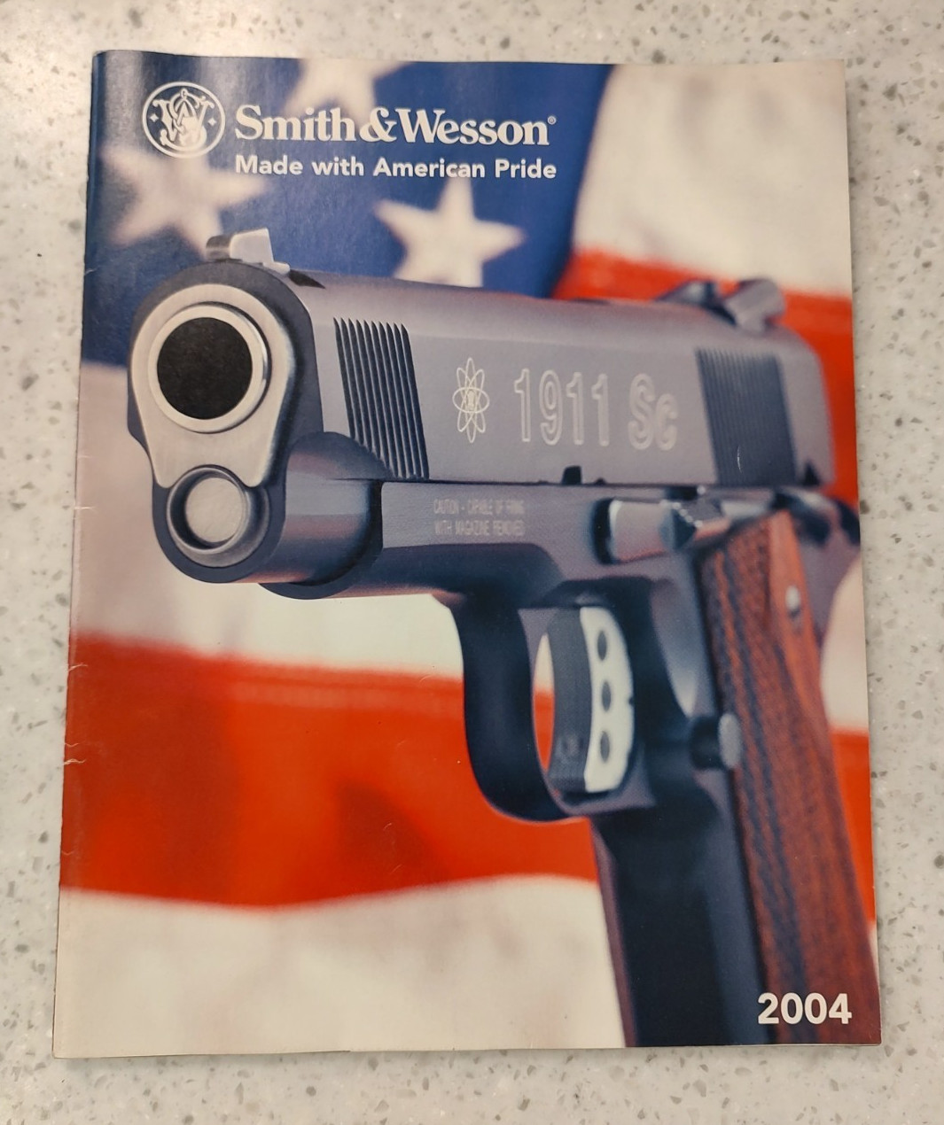 SMITH & WESSON - 2004 PRODUCT CATALOG