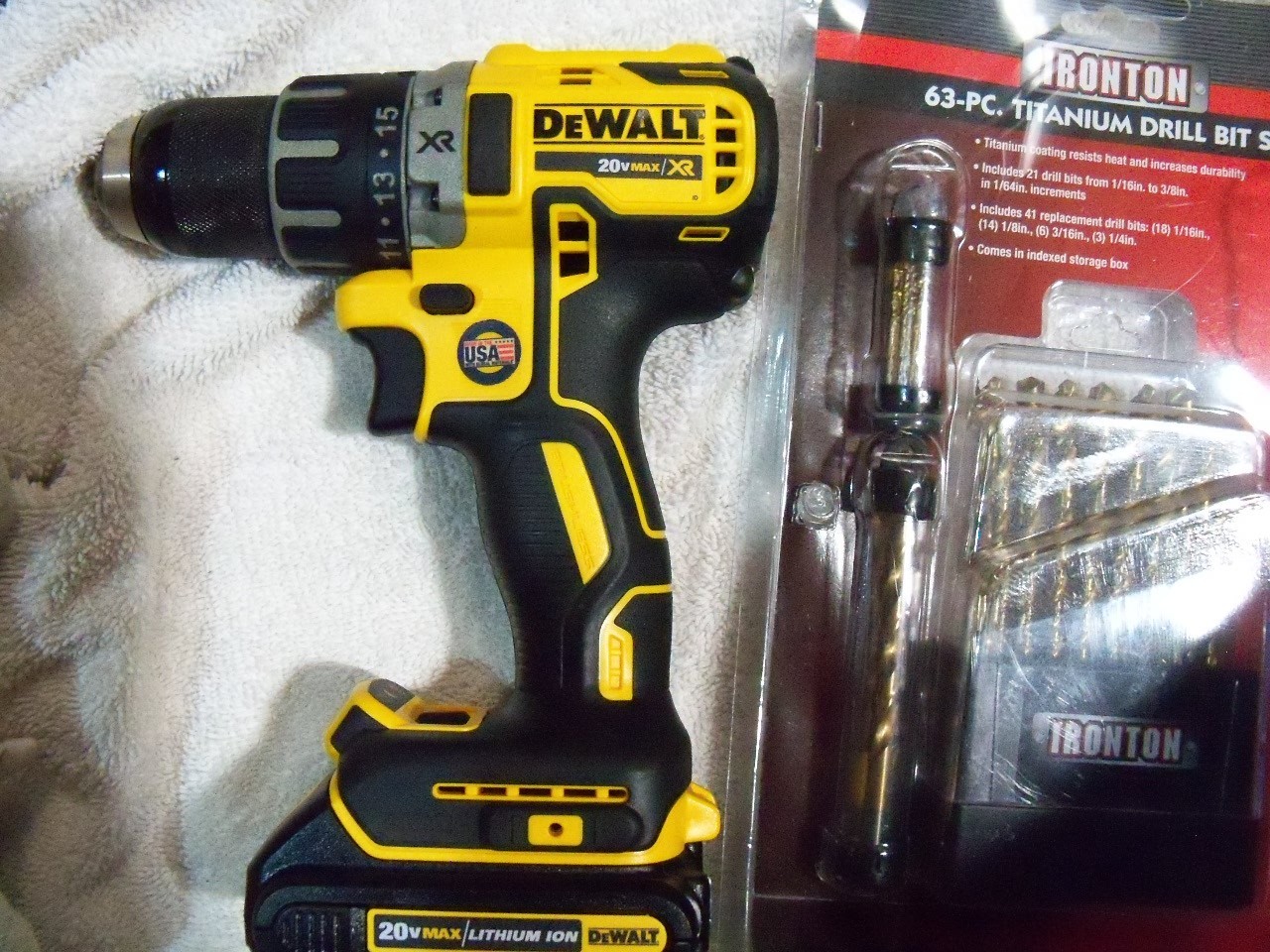 DEWALT 20-volt Max 1/2-in Keyless Brushless Cordless Drill, 1.5AH battery & Bits