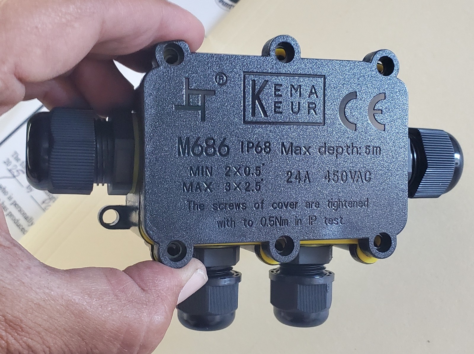 Waterproof Junction Box Outdoor Cable 4-Way Plastic M686 IP68