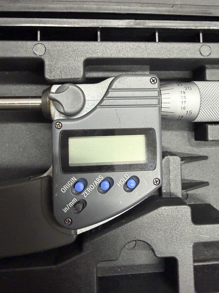 MITUTOYO 1-2” DIGITAL MICROMETER 293-331-30, IP65, .00005”