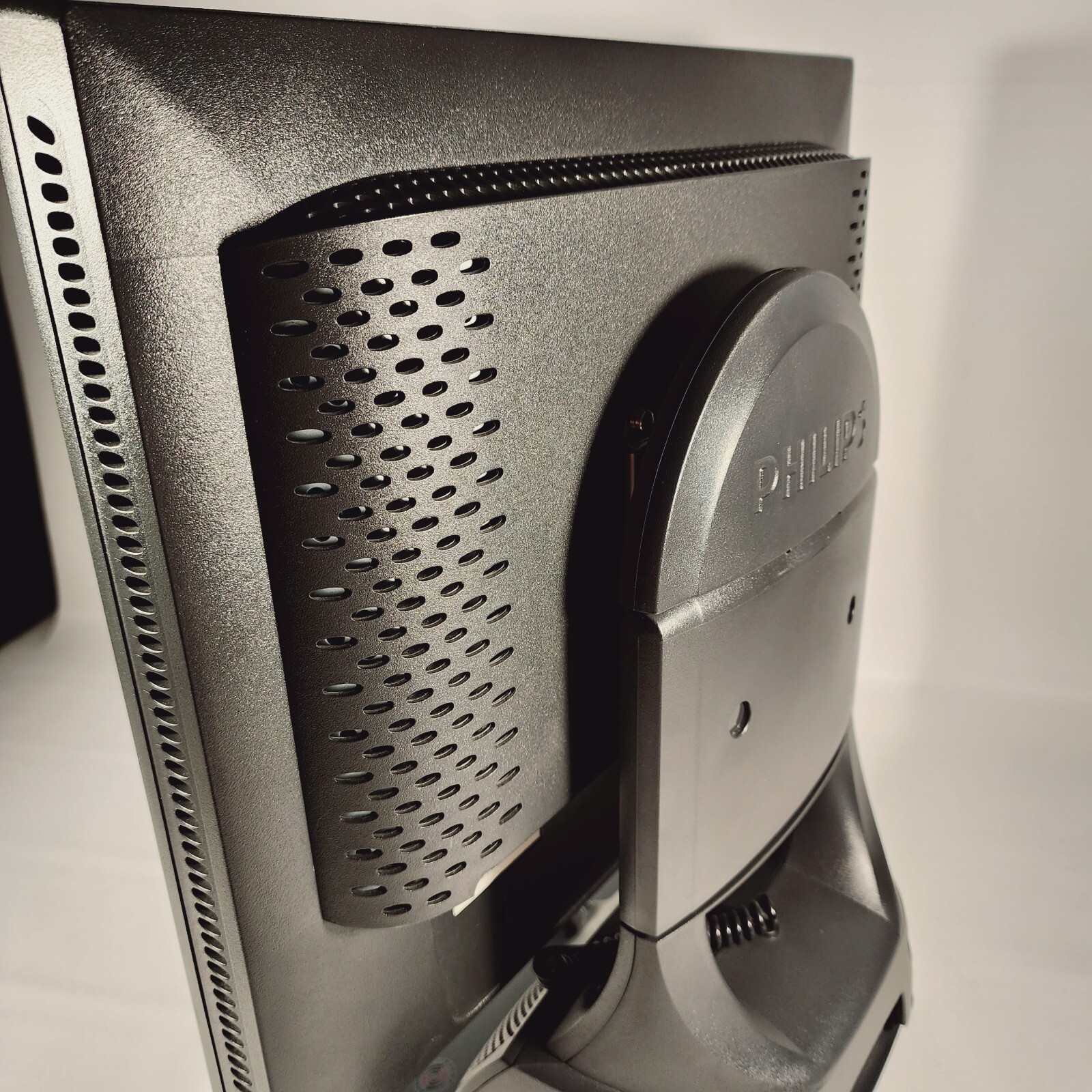 Excellent Philips 180P2G/74 18.1" Monitor W/ Rotating Stand Built-In Speakers