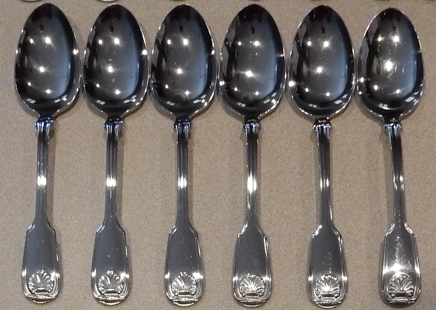 REED & BARTON COLONIAL SHELL FLATWARE STAINLESS SILVERWARE 30 PC. LOT