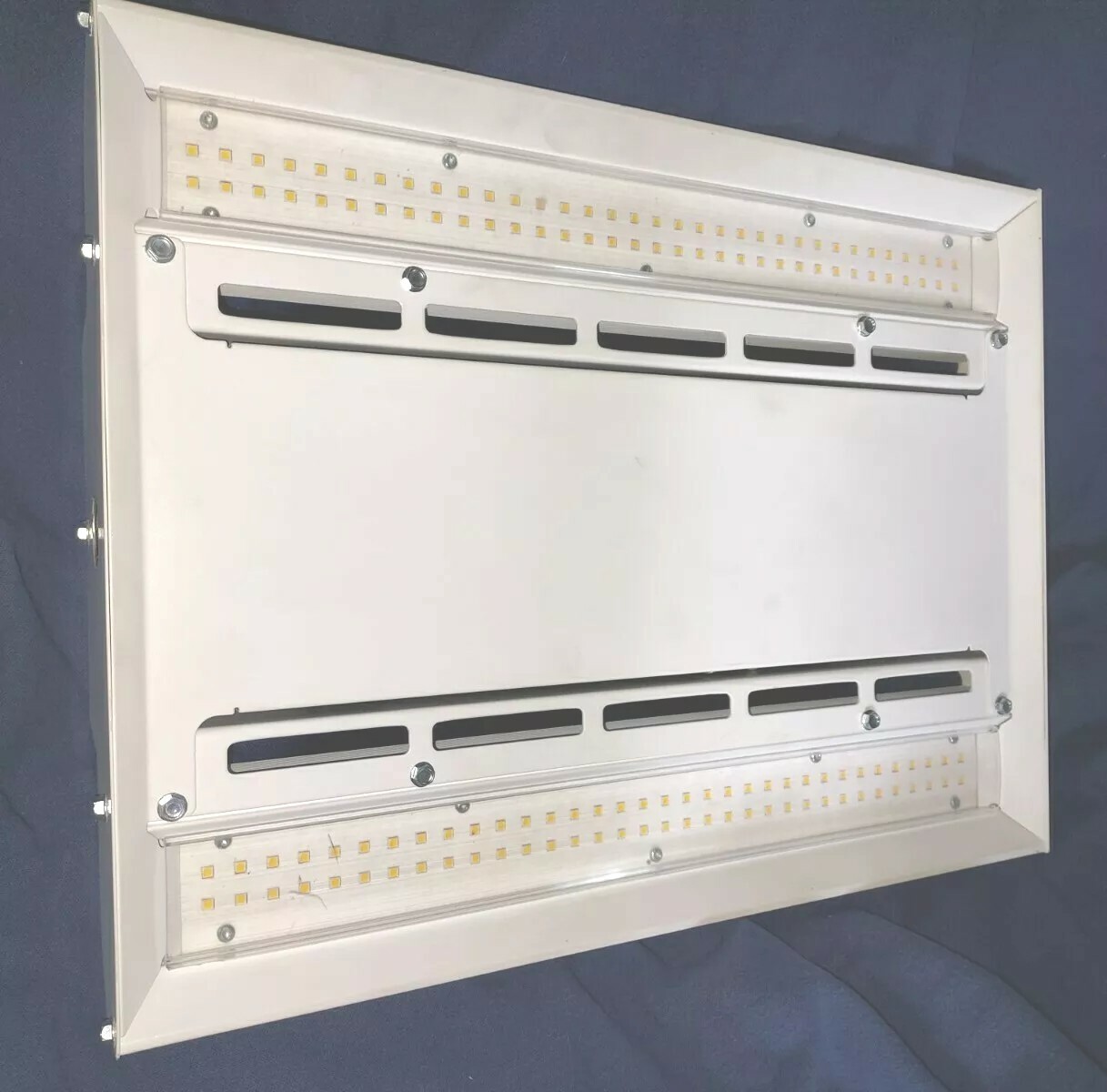 17,200 Lum LED GE High Bay,  120/277 VAC 153w, 4K ABV141E