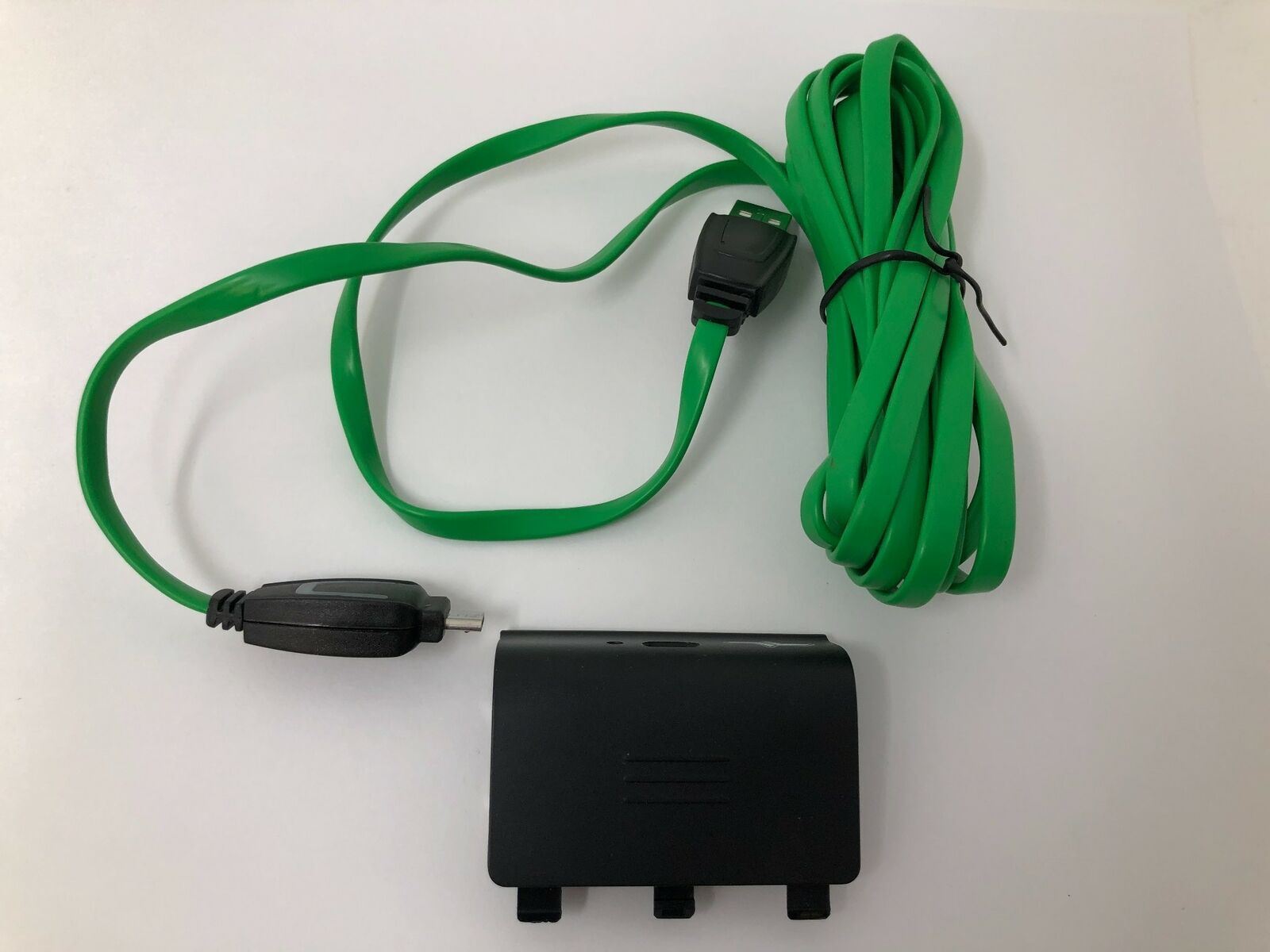 10 ft. USB Micro-B cable w/ bonus rechargeable battery pack for Xbox One [USED]