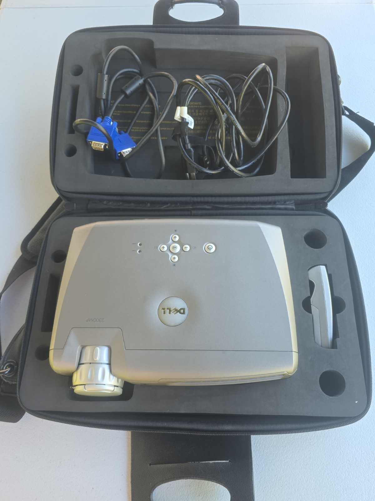 Dell 2300MP DLP Projector with Cables, Remote, and Case
