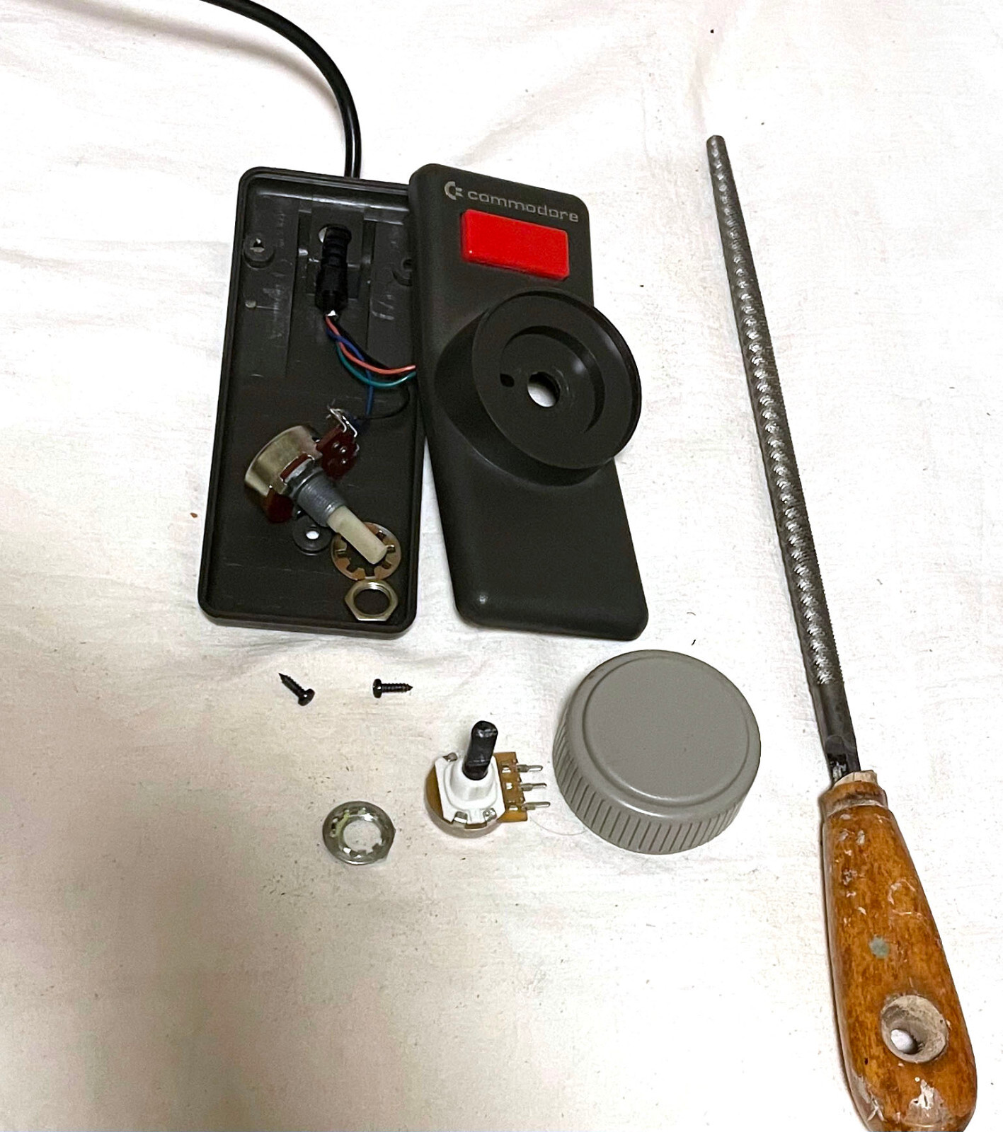 Commodore 64 VIC 20 Paddle Controller Potentiometer Repair Jittering Paddle