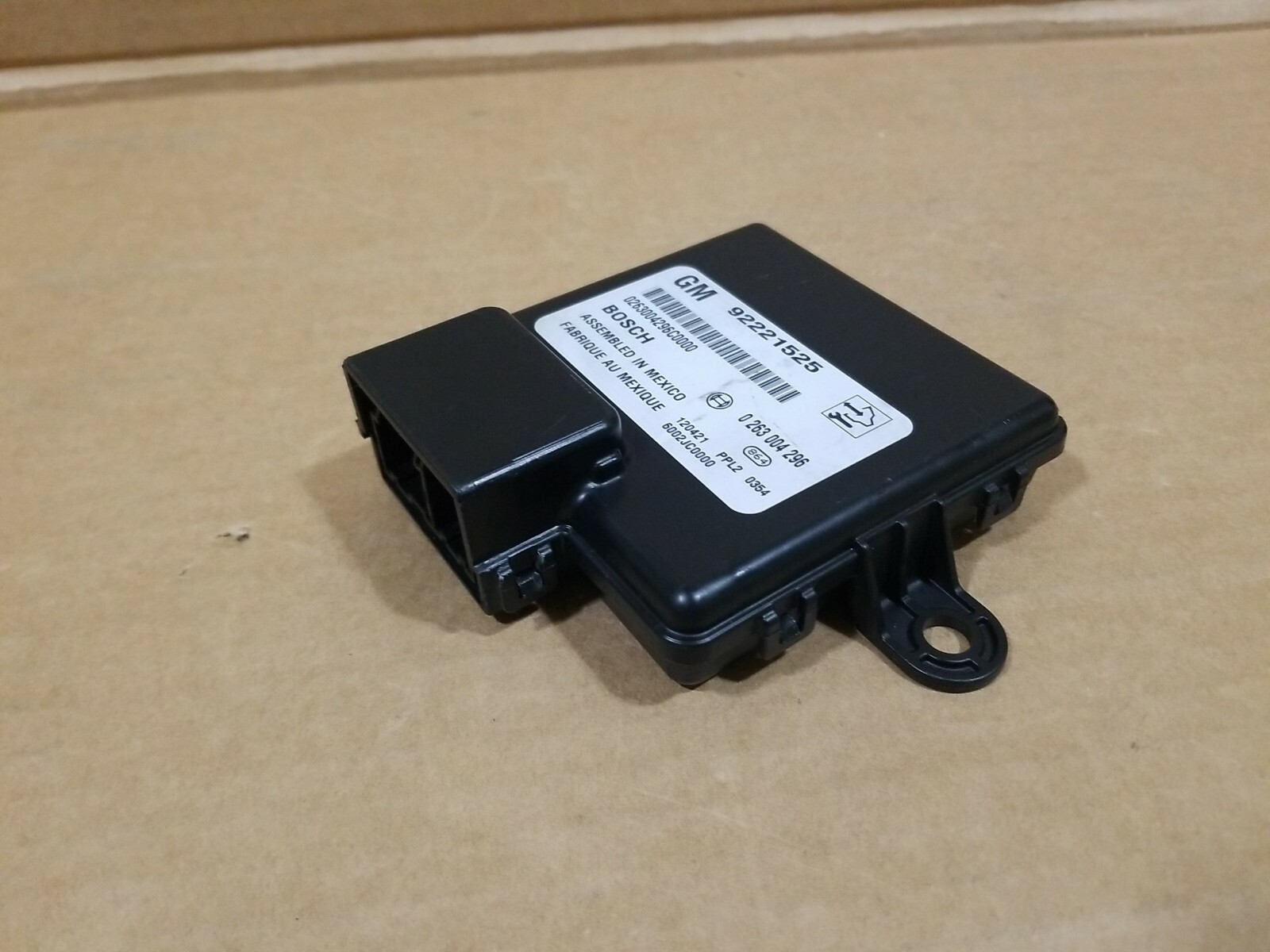 GM ORIGINAL EQUIPMENT OEM REVERSE SENSOR MODULE BCM 92221525