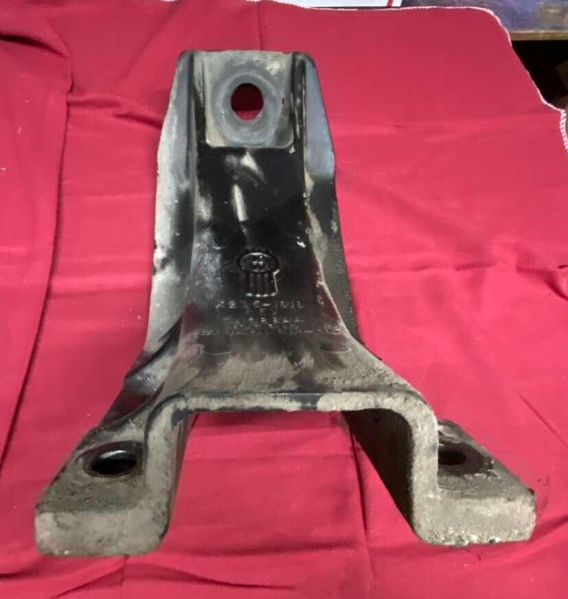 KENWORTH oem CAB SUSPENSION ,MOUNT, BRACKET K235-1818 FRONT