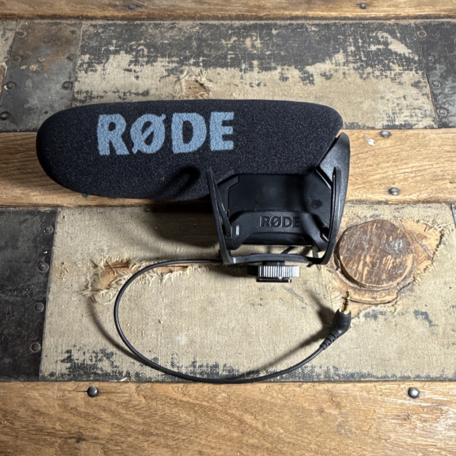 RØDE VideoMic Pro Shotgun Microphone, 3.5mm TRS, Hot/Cold Shoe Mount, Compact