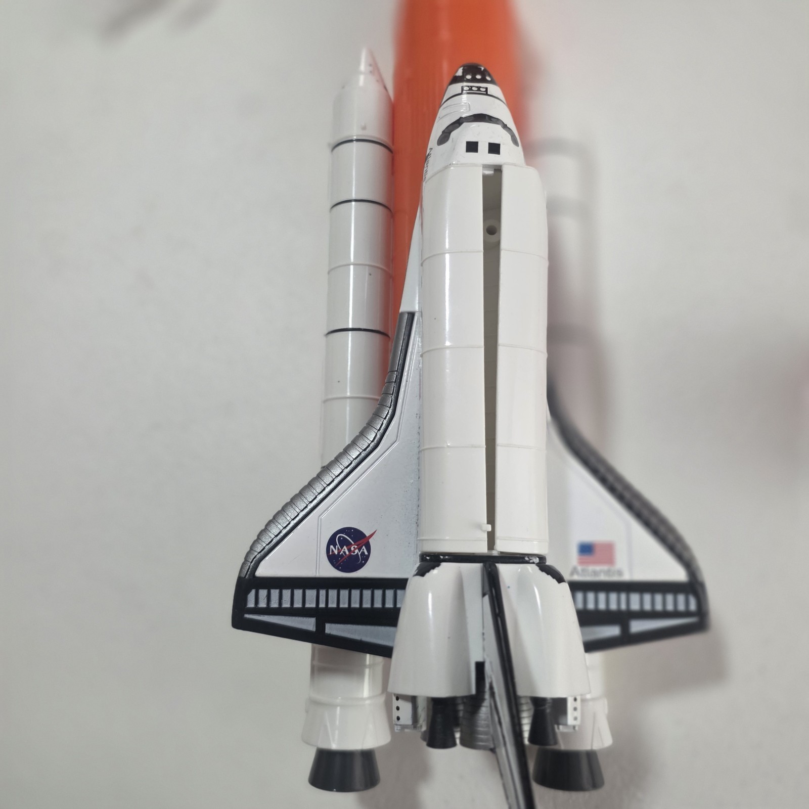 NASA Space Shuttle Model Rocket Model Atlantis with space men
