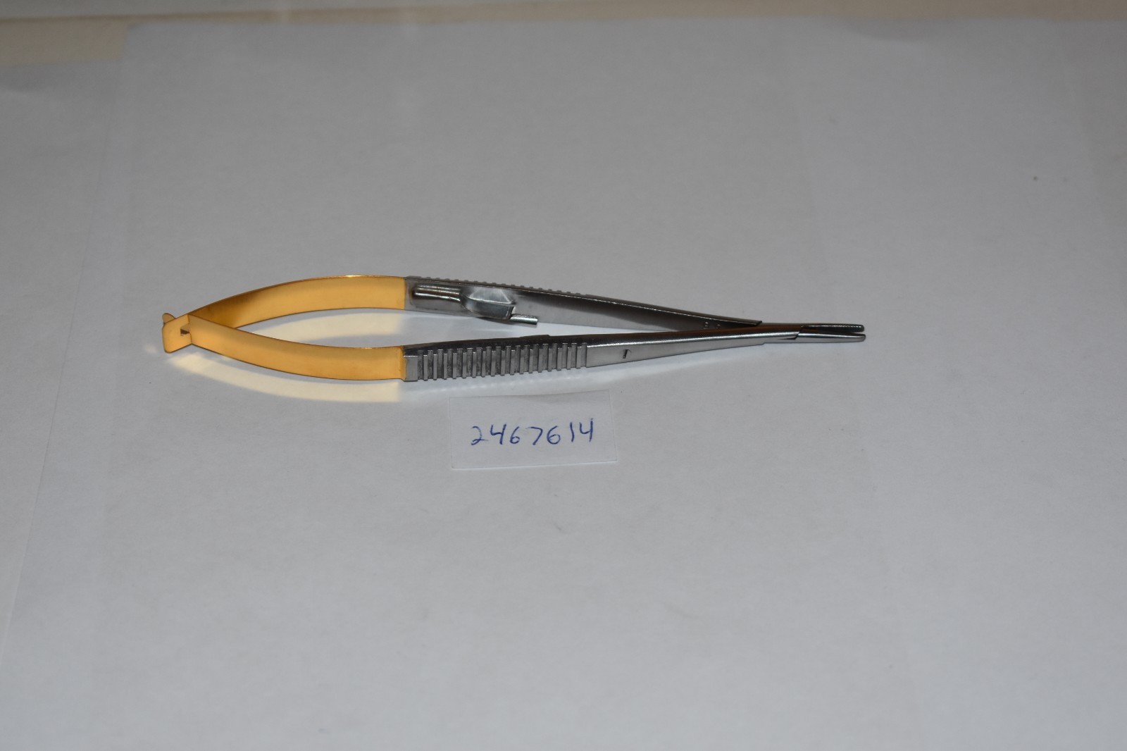 MDS 2467614 KONIG CASTROVIEJO NEEDLE HOLDER 5.5" STRAIGHT TC SERRATED