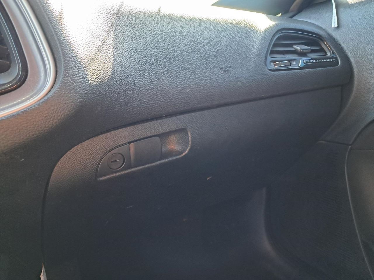 CHALLENGE 2019 Glove Box 4850429