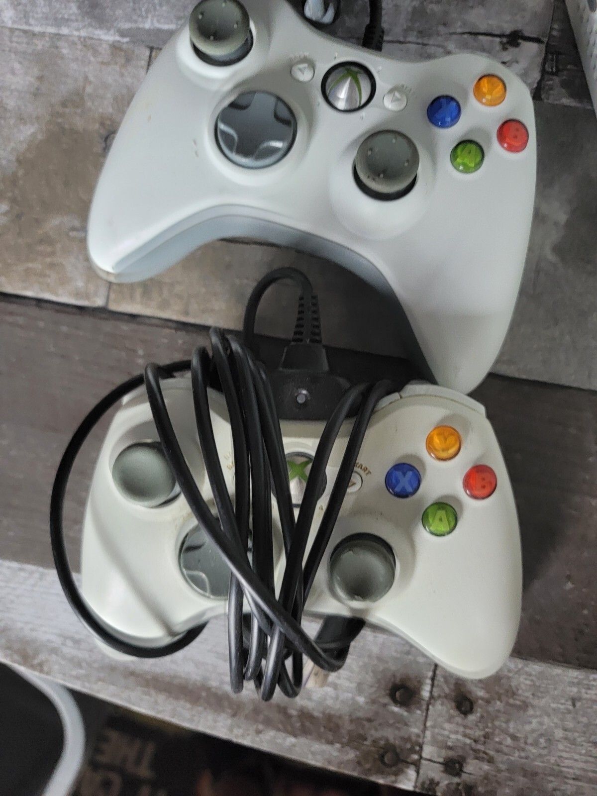 Xbox 360 Console White System with 2 Controllers 1 wired 1 wireles, Cables, Plug