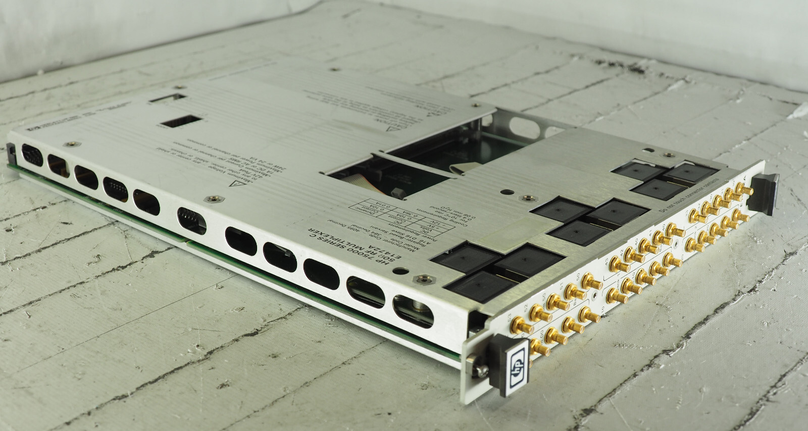 HP 75000 Series C E1472A C-Size VXI 50 Ohm RF Multiplexer Module