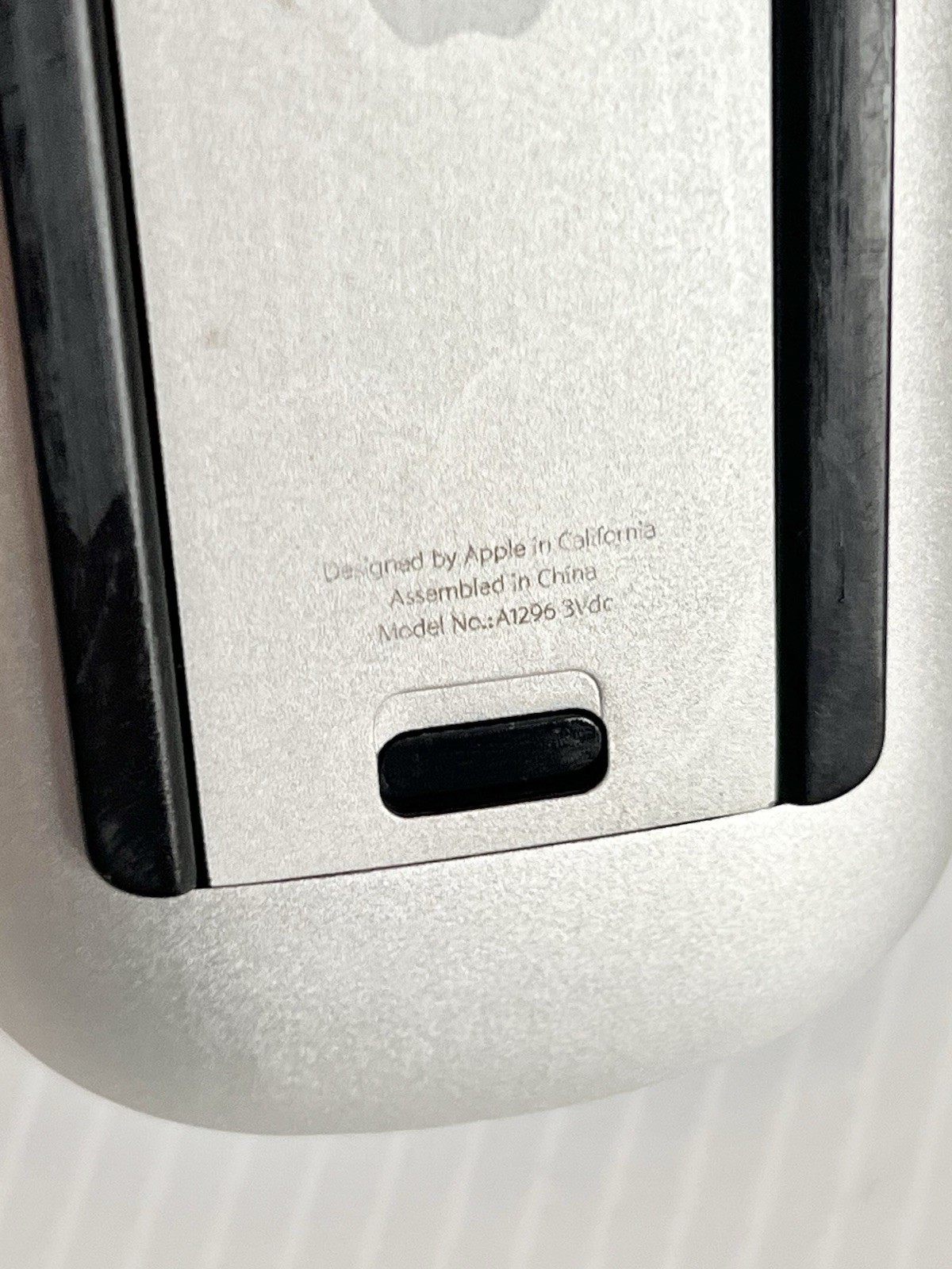 Apple Magic Mouse A1296 Wireless White Bluetooth Good Condition Tested