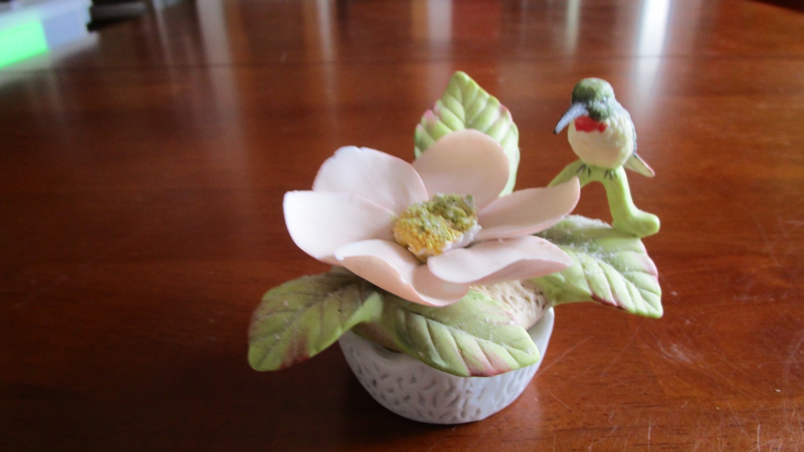 GEORGIAN FINE PORCELAIN ROUND TRINKET BOX WITH HUMMINGBIRD & ROSE FLOWER