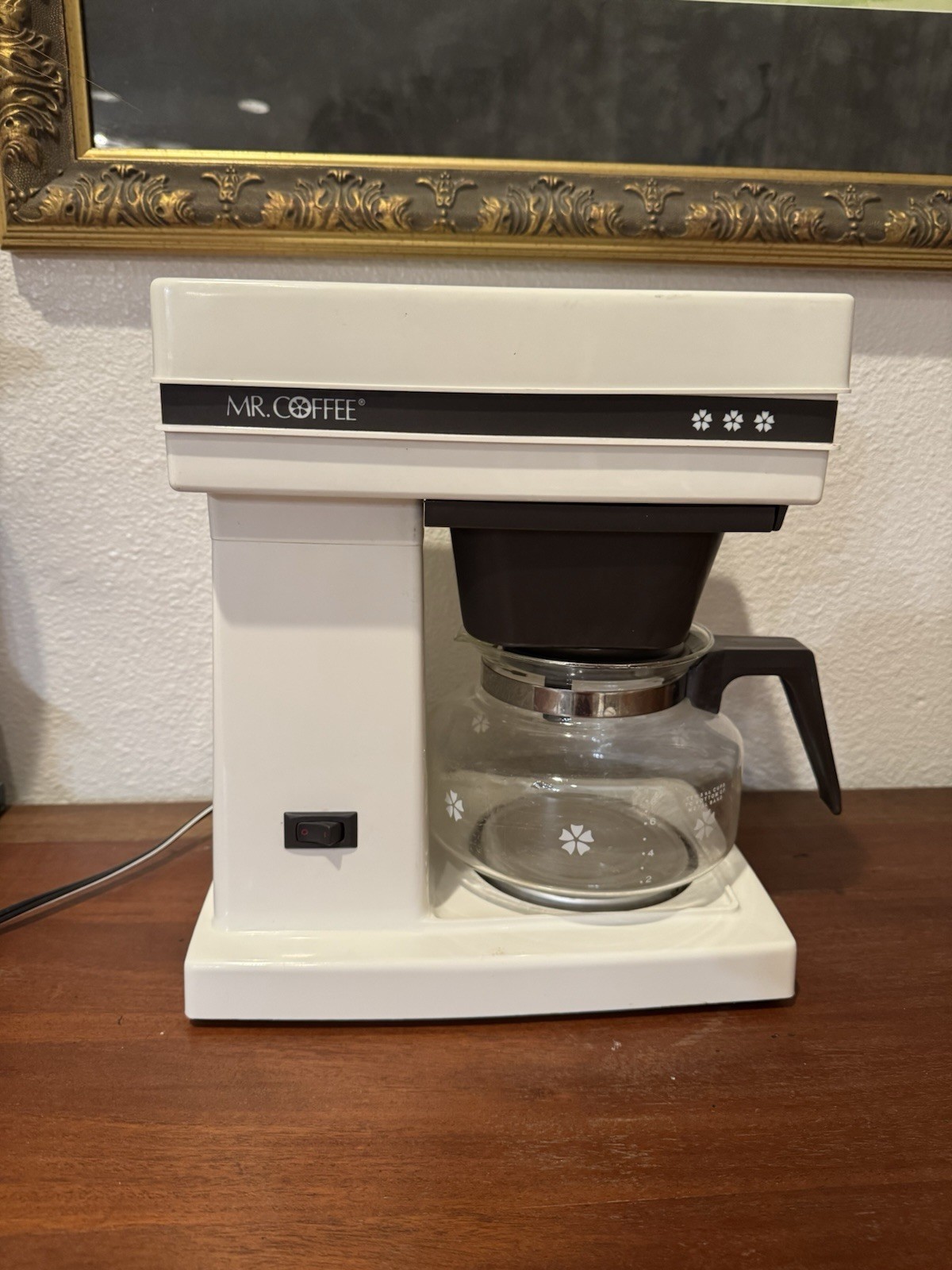 Vintage Mr. Coffee automatic drip coffee maker w/ original 8 Cups carafe.Working