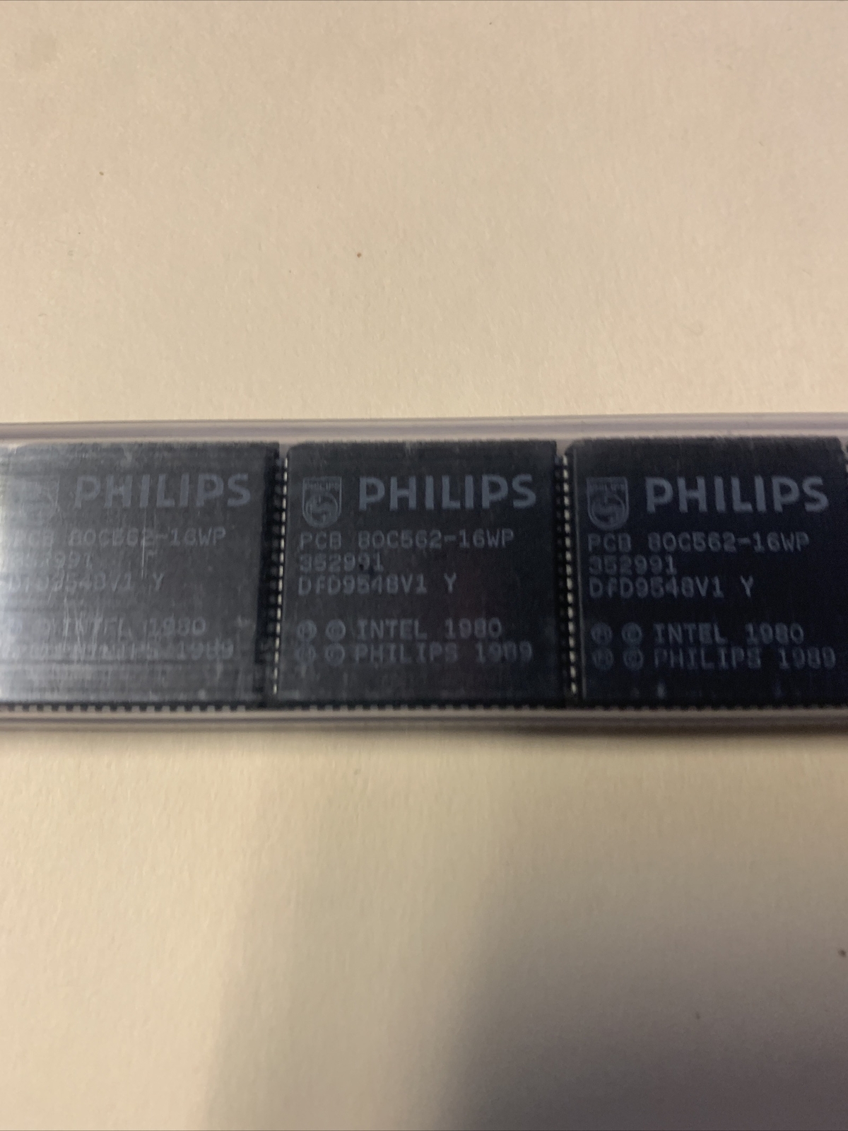 Microcontroller 1 Pcb 80C562-16WP 352991 Dfd9548v1 Y Intel Philips 8-bit