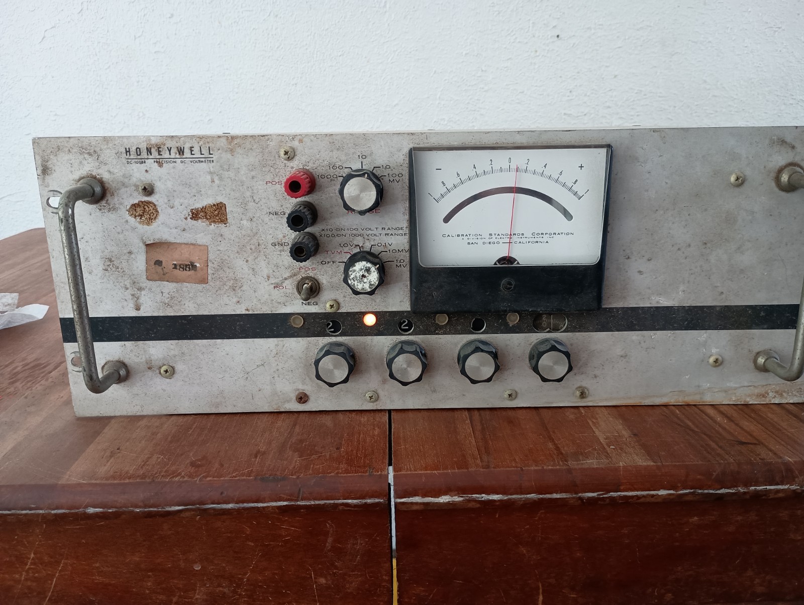 Honeywell DC-100BR DIFFERENTIAL  VOLTMETER Untested as is for parts not working
