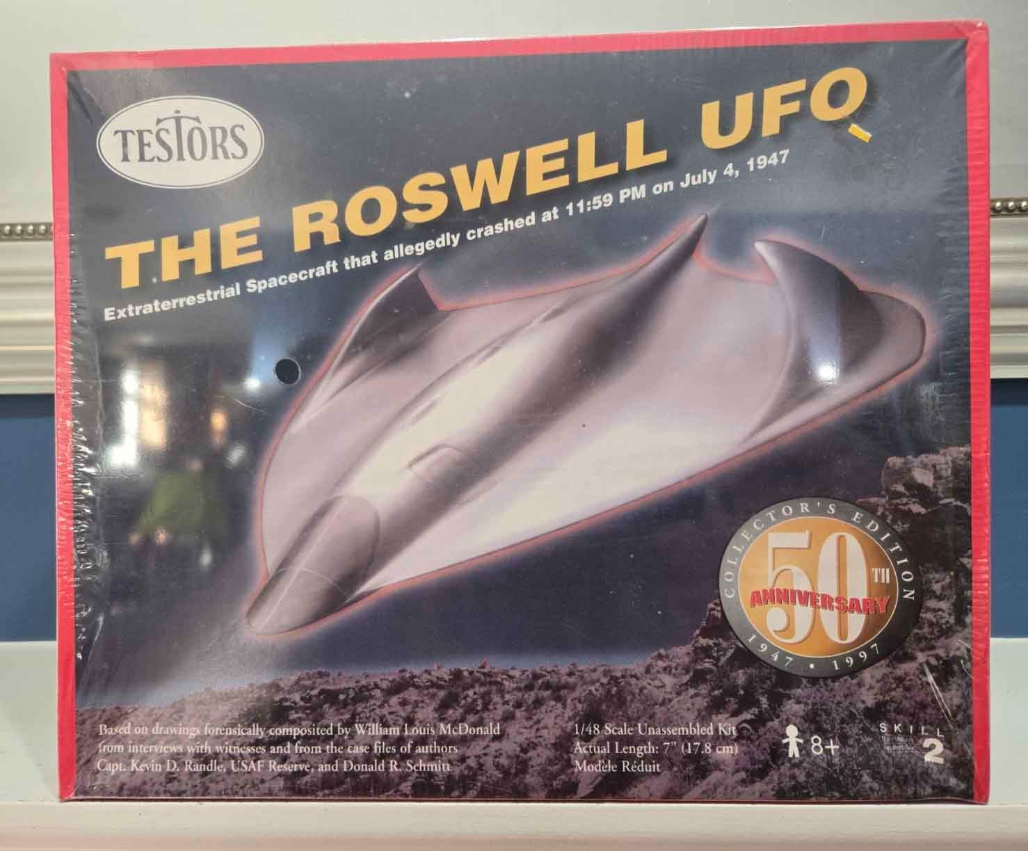Testors THE ROSWELL UFO 1:48 Model Kit 555 Collector's Edition Plastic Alien