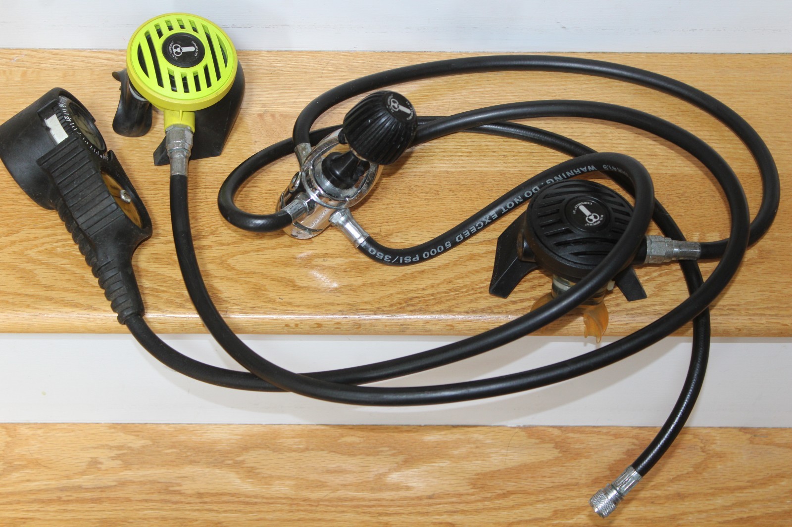 US Divers  Regulators and gauge, compass . Tested working.