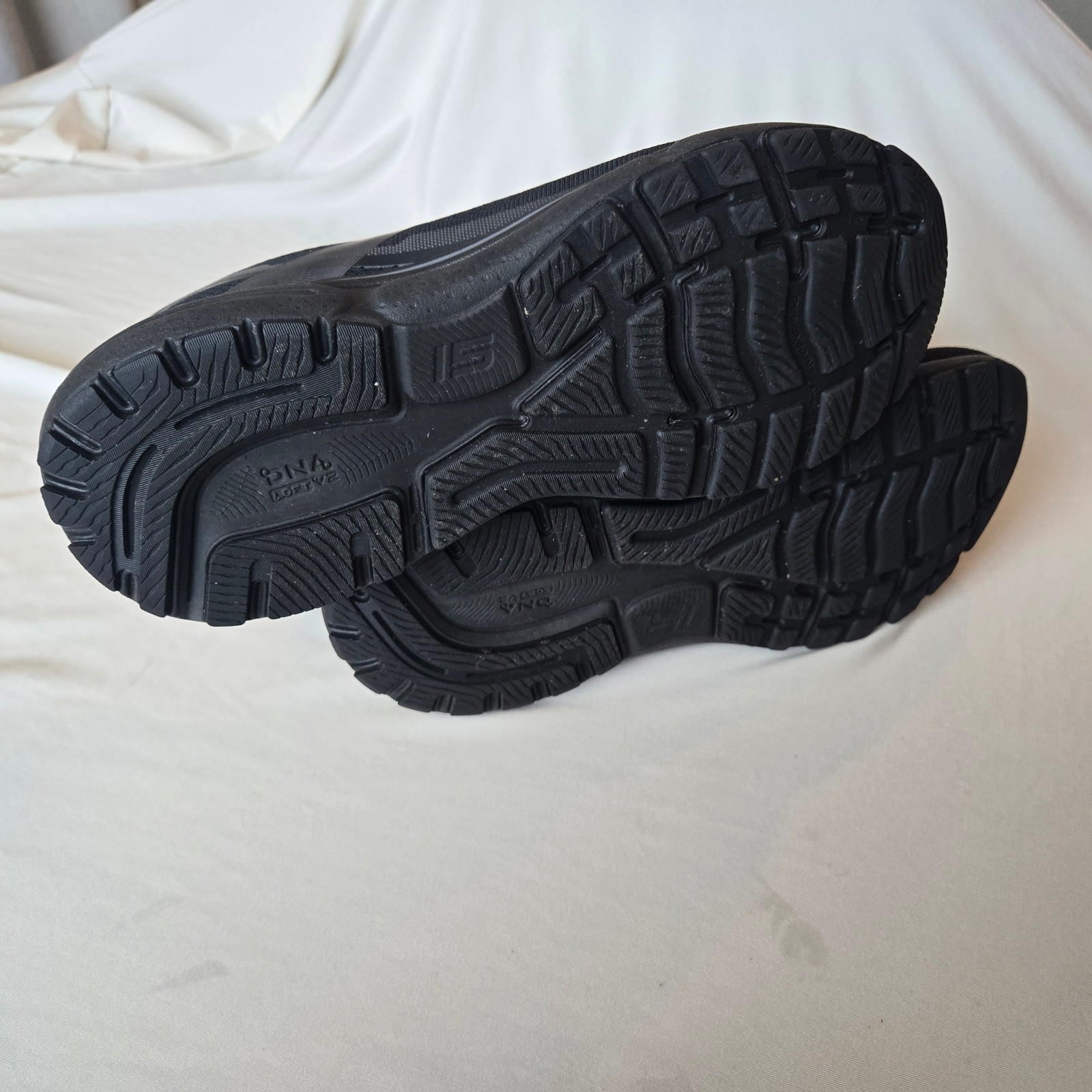 Brooks Running Shoes Womens 11 Wide Black Athletic Sneakers EUC