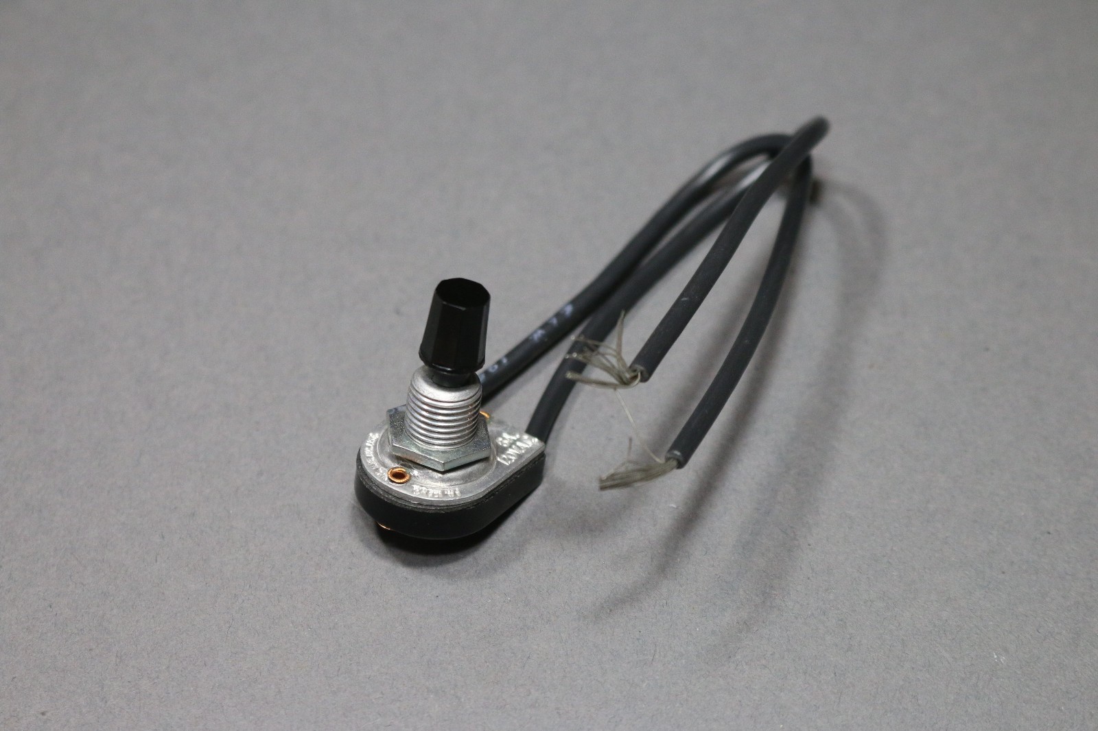 Circle F Rotary Lamp Switch On-Off Black Knob Metal Shaft 6A 125V 3A 250V AC