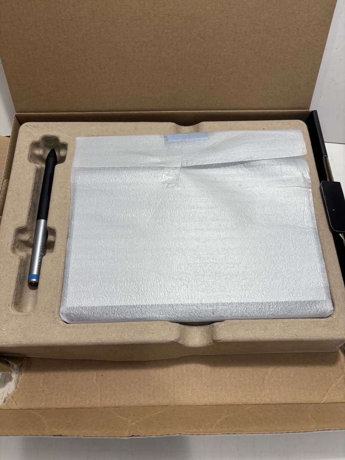Wacom Intuos CTL-480 Digital Creative Pen Tablet Set open Box