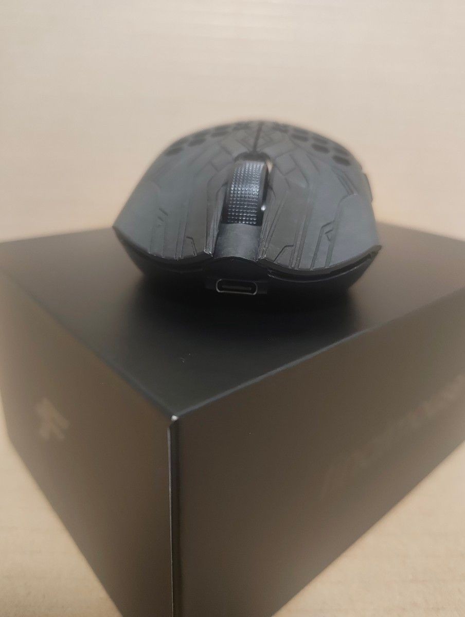 Finalmouse UltralightX Competition Raw Carbon Wireless Gaming Mouse Medium Size