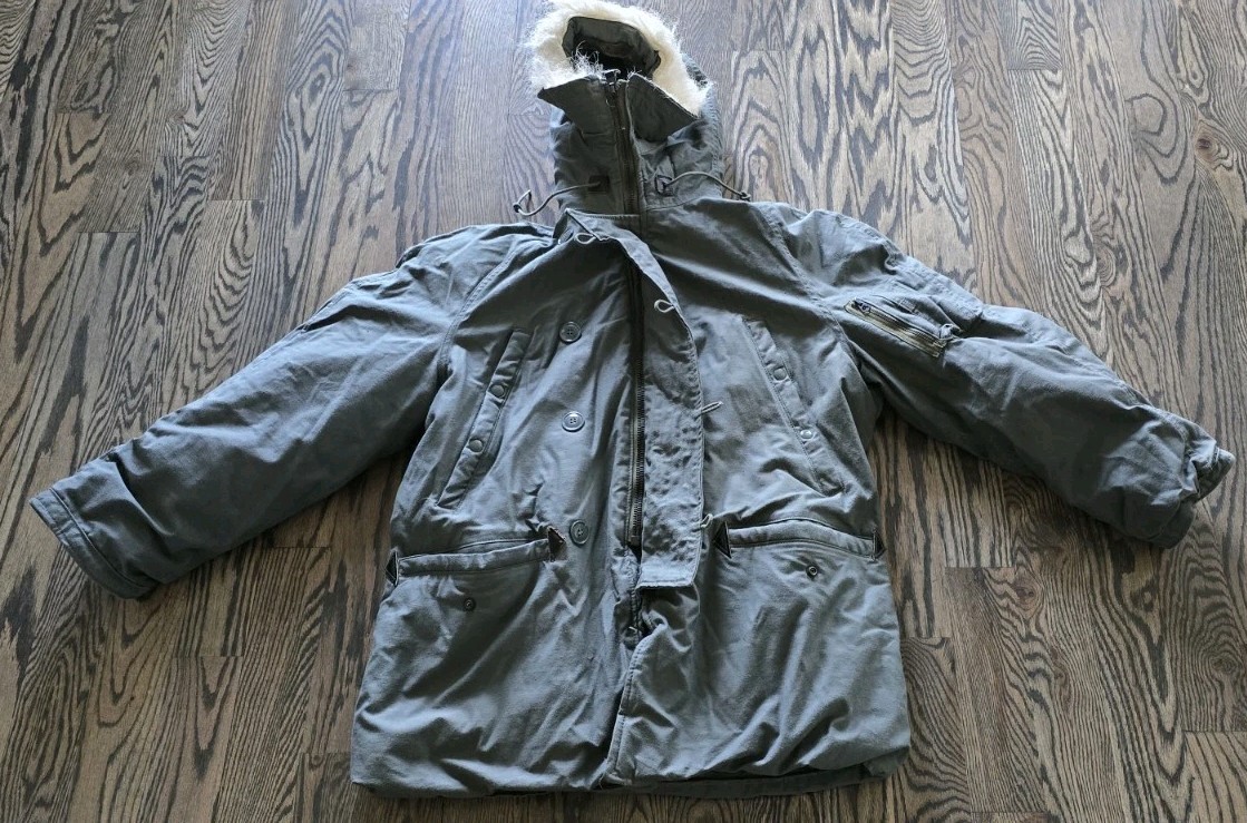 Extreme Cold Weather Type N-3B Parka USGI MEDIUM. NEVER WORN!