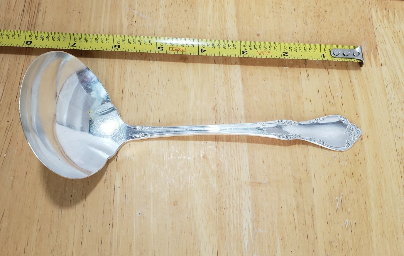 ONEIDA VINTAGE 1968 FREDERICKSBURG PATTERN SILVERPLATED "7 1/8" GRAVY LADLE
