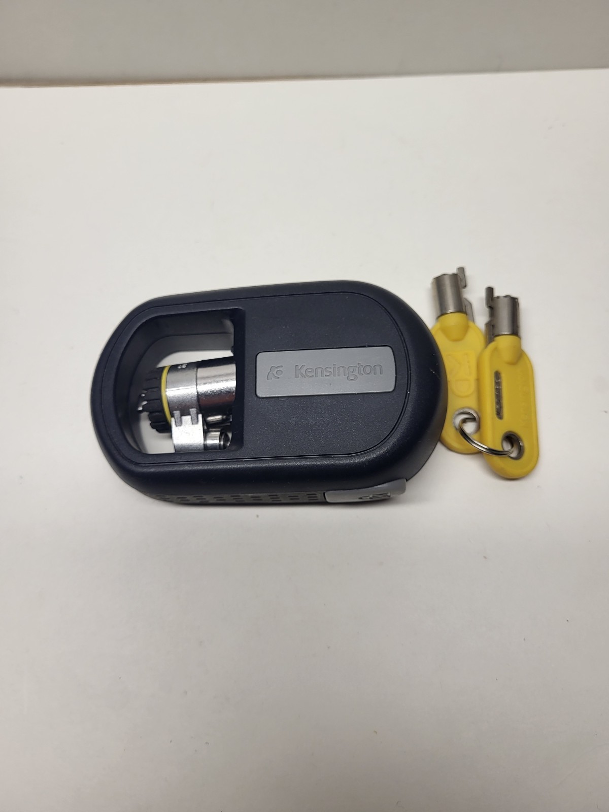 Kensington MicroSaver Keyed (2) Retractable Notebook Laptop Safety Lock Compact