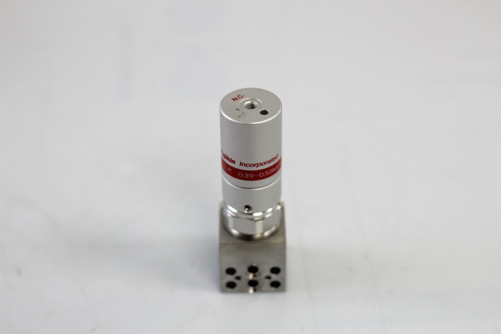 LOT OF 2 Fujikin TYPE N.C Pneumatic Valve 0.39?0.59MPa Made in Japan