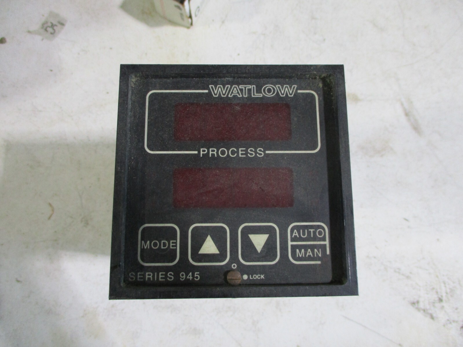 WATLOW 945A-1FA4-A000 TEMPERATURE CONTROLLER USED FREE SHIPPING