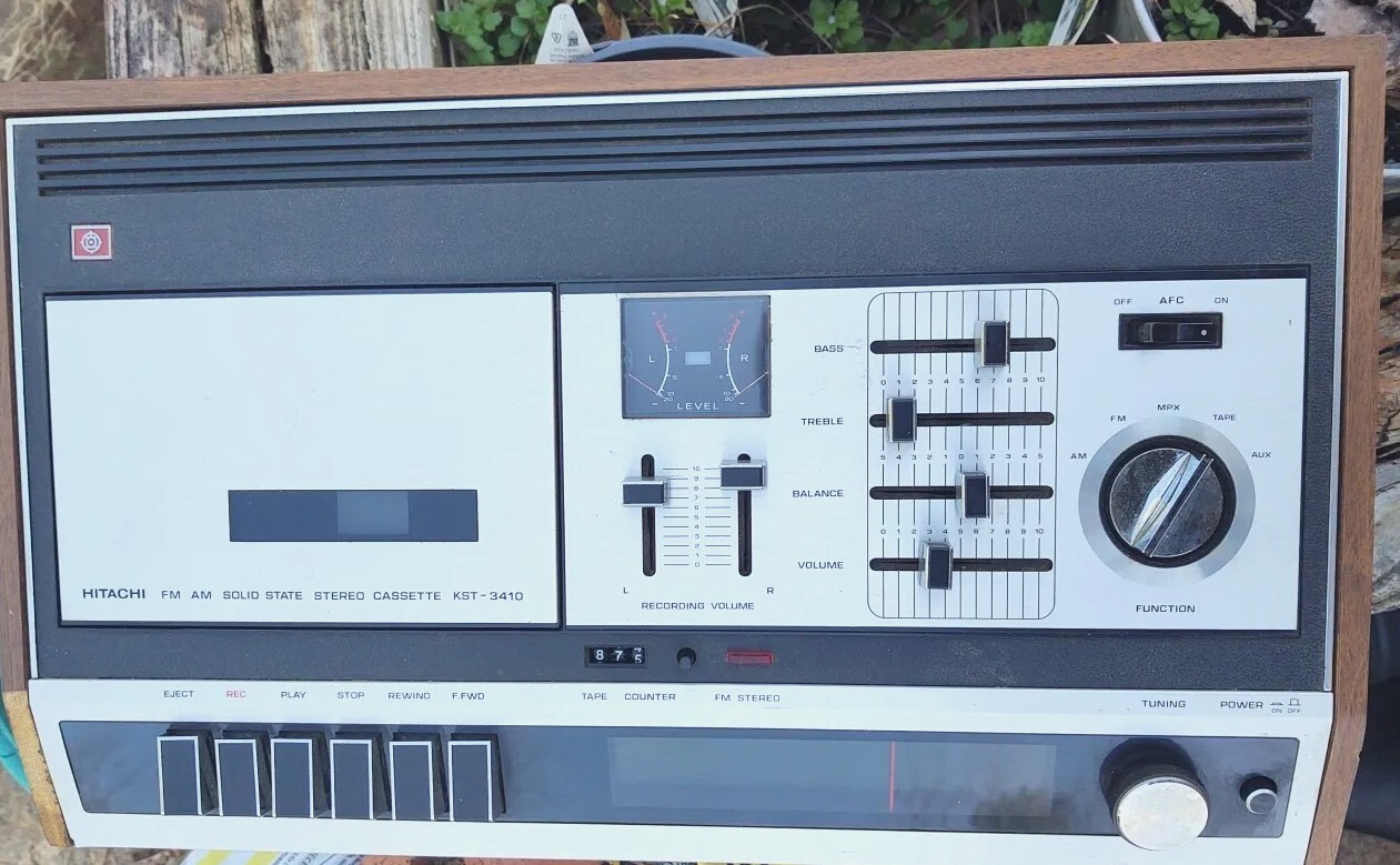 Vintage Hitachi KST3410 Stereo AMFM Receiver Cassette PlayerNo Speakers G2U